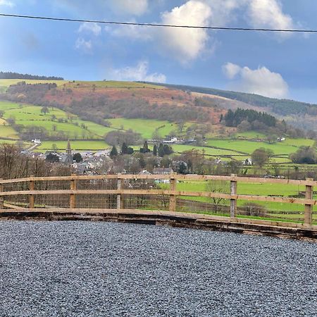 Finest Retreats - Moelis Granary - Luxury Cottage With Hot Tub Llandrillo المظهر الخارجي الصورة