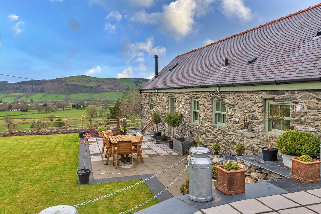 Finest Retreats - Moelis Granary - Luxury Cottage With Hot Tub Llandrillo المظهر الخارجي الصورة