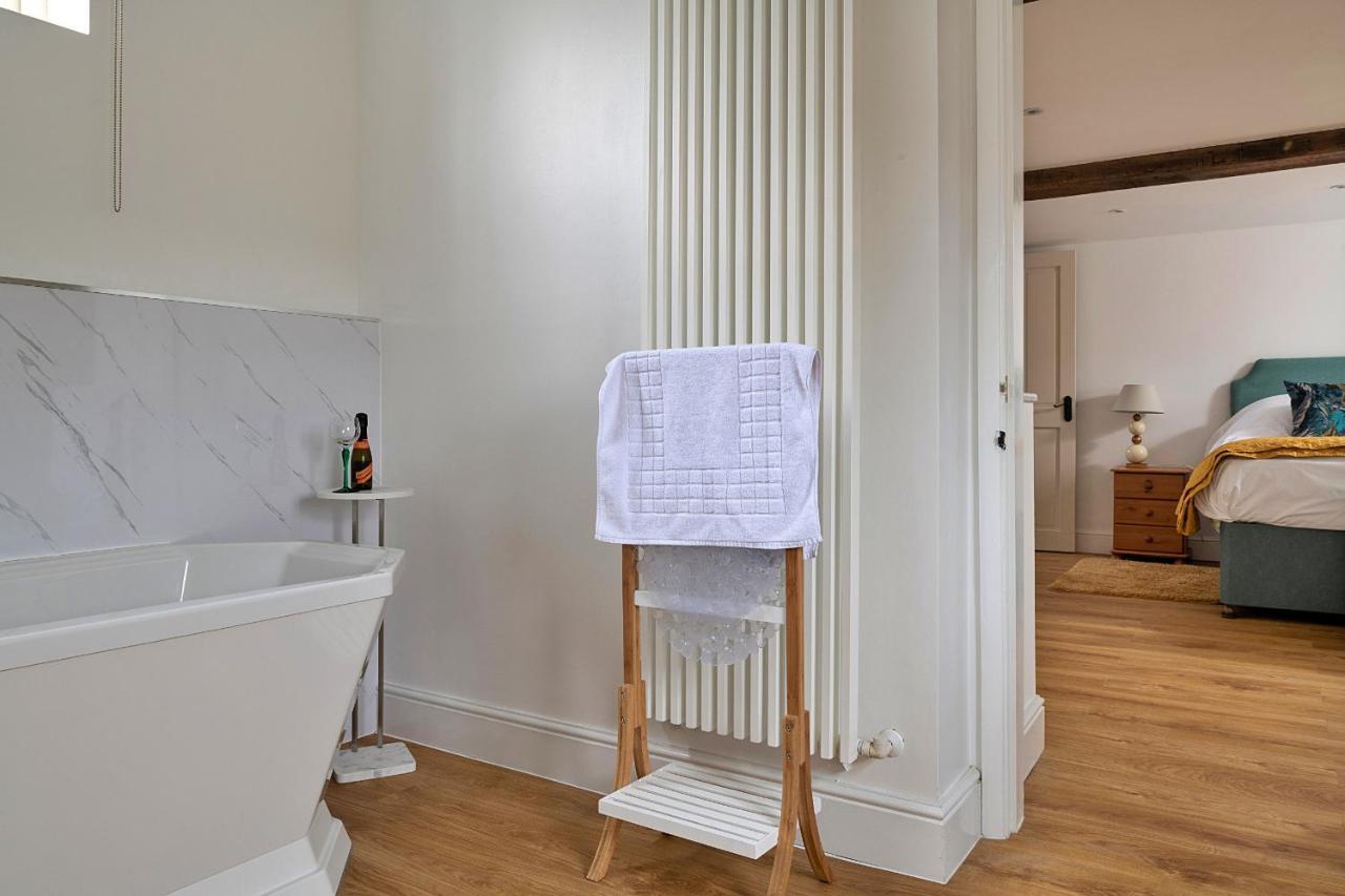 Finest Retreats - Moelis Granary - Luxury Cottage With Hot Tub Llandrillo المظهر الخارجي الصورة