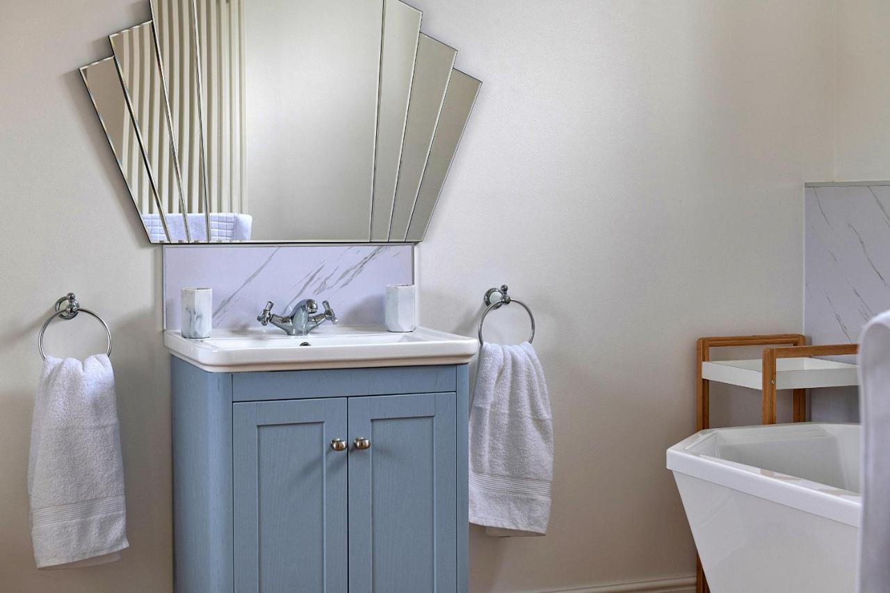 Finest Retreats - Moelis Granary - Luxury Cottage With Hot Tub Llandrillo المظهر الخارجي الصورة
