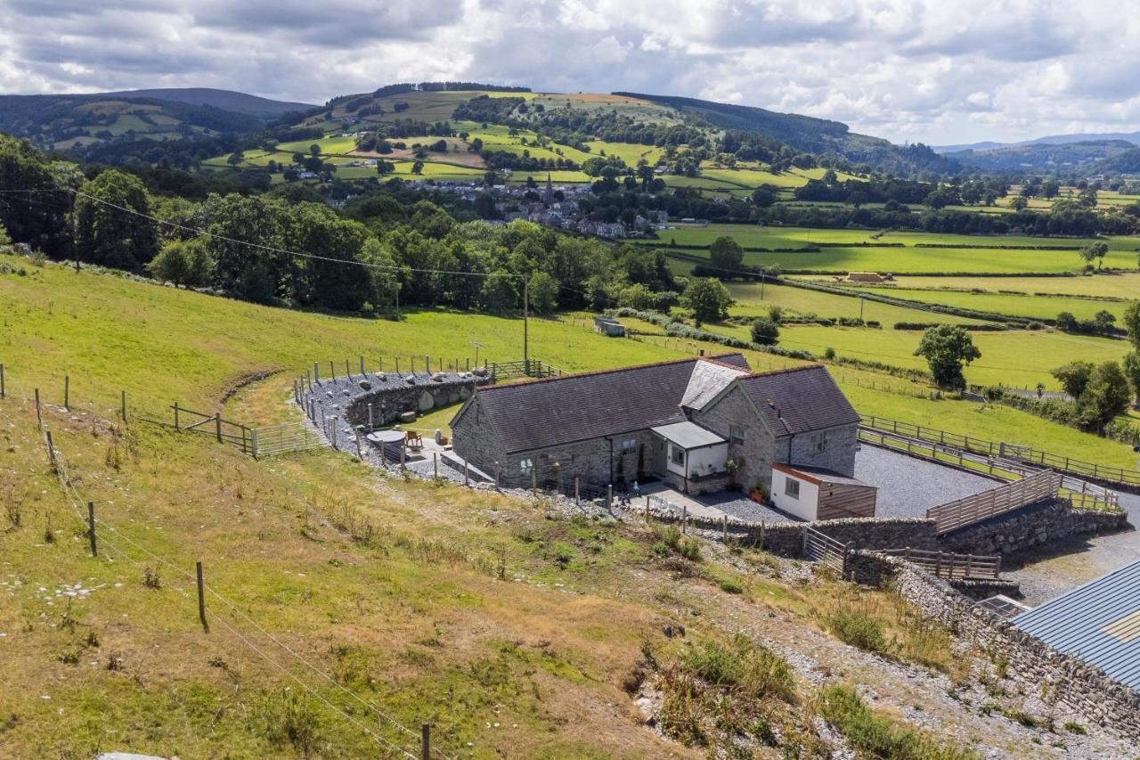 Finest Retreats - Moelis Granary - Luxury Cottage With Hot Tub Llandrillo المظهر الخارجي الصورة